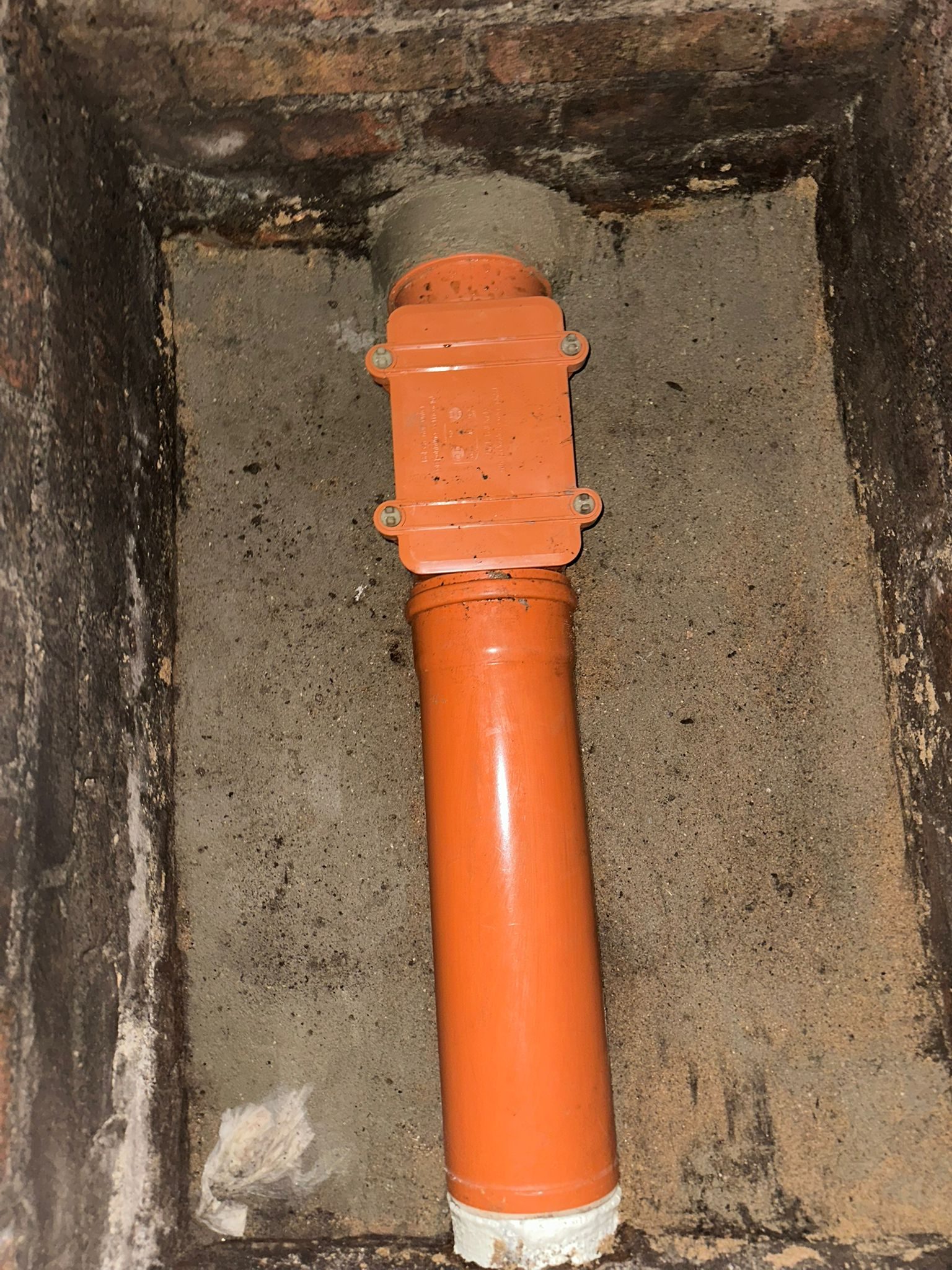 Eingebauter Rückstauverschluss im Schacht – cleanFlow Kanalservice Hannover